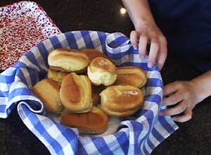 Keeping Dinner Rolls Warm Video