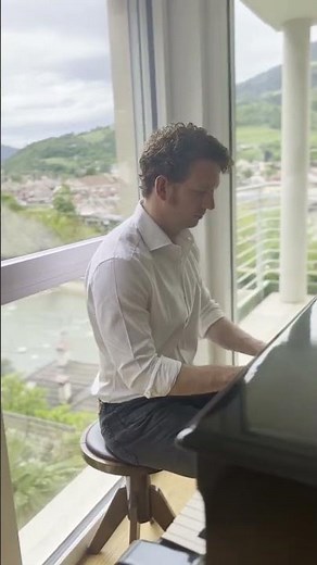 Liszt: Un Sospiro | ‪@LukeFaulkner‬