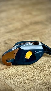 NEW GEAR ALERT Just received two Singing Rock Jack descenders for testing. Big thanks to @singingrock_official for sending these over. Fresh unboxing and first impressions? Really promising. The build quality and ergonomics on these rope access descenders are looking solid right out of the box. Full in-depth TRAC review and rope testing coming after my winter holidays. Looking at a couple months before the complete analysis drops, but I can’t wait to get these on the ropes and put them through r