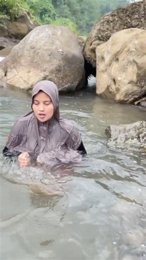 Swimming in the river before catching fish #fishing #viral