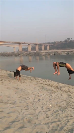 back hand spring #love #gymnastic#flip #stunt #backflip #viralyoutubeshorts