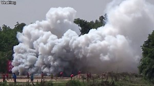 Sky rockets in flight | ViralHog