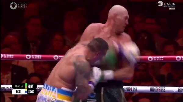 Huge turning point in round 9 of Fury vs Usyk.