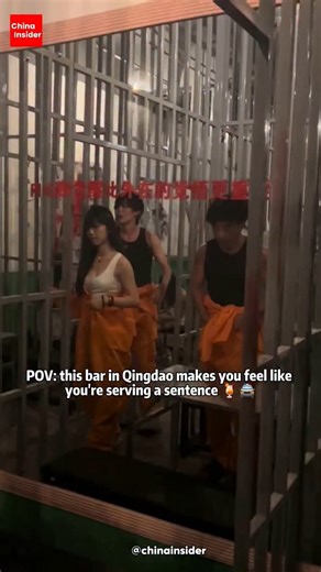 In Qingdao, there’s a bar that looks like it came straight out of a prison movie 🍊🔒. Netizens call it “纯狱风” — literally “pure prison style”. Inspired by American hip-hop culture 🎤💵, this place has metal bars, mugshot walls 📸, orange jumpsuits, and even “inmates” posing for photos 😎. It’s been blowing up online, with influencers flocking here for the ultimate “locked up but make it fashion” content 📱✨. Whether you’re here for the cocktails 🍹 or just to get that perfect photo in prison chi