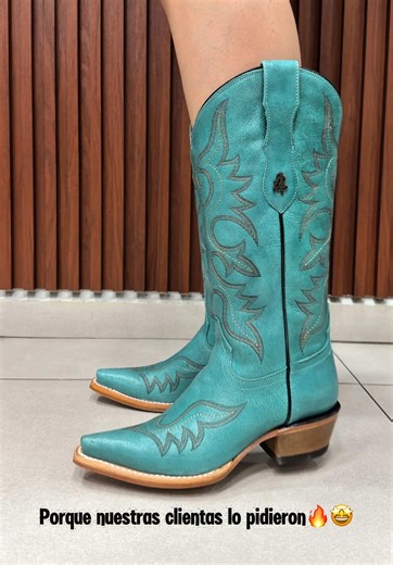 Para ordenar mándanos WhatsApp al👉🏻📲 (52) 477 813 0950 o (52) 477 705 9246 BOTA VAQUERA EN TENDENCIA✨🤠 ENVÍO GRATIS DENTRO DE MÉXICO🇲🇽📦✅ 🌵BOTA modelo LARISSA en piel de res, en color TURQUESA Y CAFÉ, suela de cuero y tacón antiderrapante fabricadas con la mejor calidad. ATRÉVETE A SER ÚNICA ✨ Numeración disponible de la talla 22 a la 28, ordena las tuyas 🛍️‼️‼️ Contamos con envíos 💯 seguros y confíables a todo México 🇲🇽 y Estados Unidos🇺🇸 #botas #botasvaqueras #boots #outfit #parat