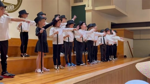 Beginner 2 students learned so much about New York City. This performance was a perfect way to celebrate Geography Fair!🗽💚 | Delphi Academy of Florida