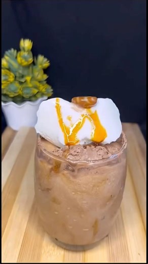 7 LAYER MILKSHAKE ASMR 🍫 #asmr #asmrsounds #shorts #viral