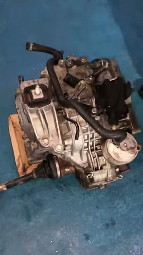 Replacing the rear main seals (Flywheel seal) & of a MINI Cooper S ...