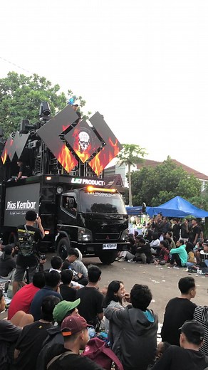Trah e ncen yo muwening e ngene iki @LKI Production ✨✨✨ #lkiproduction #karnaval #pesonagondanglegi #karnavalsoundsystem #karnavalsoundhoreg #soundsystemjawatimur #soundhoreg #soundviral #karnavalkostum