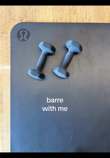 this barre class is the perfect mix of dance and barre elements