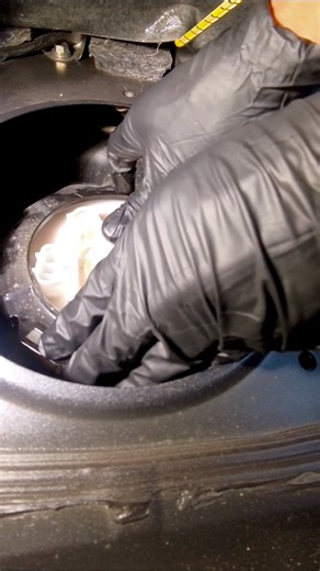 Quickest fuel filter retainer installation ✅ #mechanic #mechaniclife #automotive #follower #automotiverepair #fblifestyle #highlights | AutomekanikO