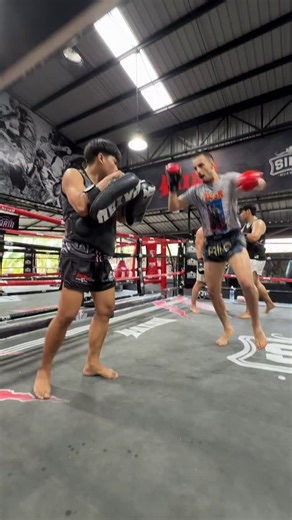 SIAM BOXING on Instagram: "Hellbows and Knees #muaythai #muaythaitraining"