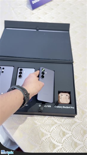 #GalaxyUnpacked Here’s your first look at Samsung’s 2026 flagships — the Galaxy S26, S26 , and S26 Ultra — along with the Buds 4 Pro. | Smartprix