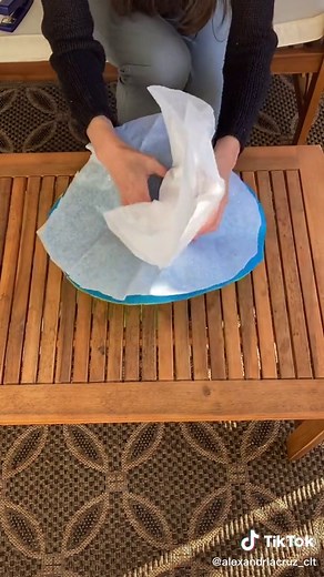 How to make tissue paper flowers! #diyproject #crafts #diyflowers #paperflowers #artprojectsforkids #partydecorations #tissuepaperhack