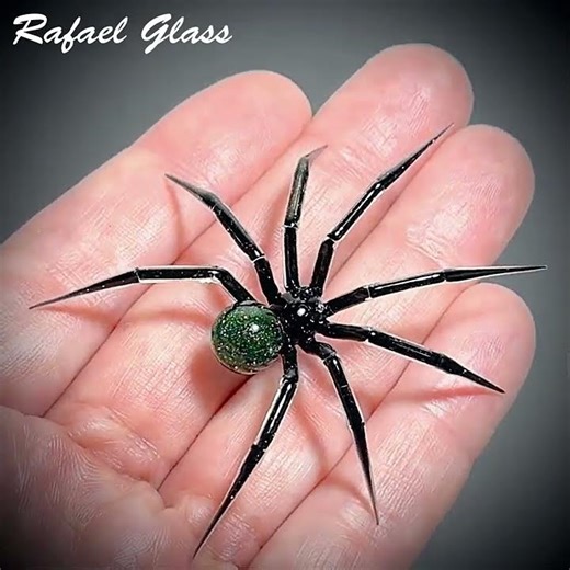 Uranium Glass and Opals Glass Spider by Rafael Glass