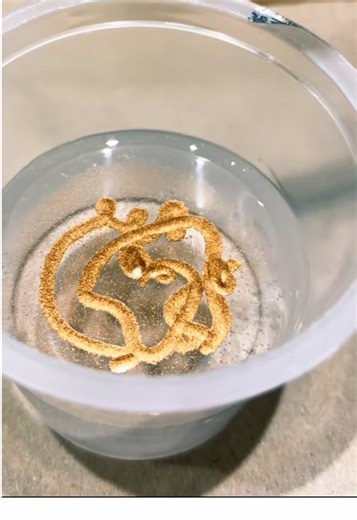 Golden metallic resin mixing 🤩 #onthisday #resin #resinmixing #resintutorials #epoxy