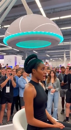 NEUROBRAID-RX5 Turns Her Afro Into a Perfect Fishtail Braid 😳