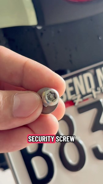 Anti theft license plate screw #antitheftscrew #licenseplate #safetyscrew #licenseplatescrew