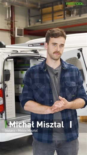 🔧 Zabudowa bott na pokładzie! Teraz trzypokoleniowa rodzina stolarzy ze Stolarni Misztal Collection może ruszać na montaż w pełni przygotowana – z narzędziami Festool 18V zawsze pod ręką, uporządkowanymi i bezpiecznie przewożonymi. 🚐 Dzięki wygranej w konkursie 18V Experience 2025, ich samochód zyskał profesjonalną zabudowę bott, która odmienia codzienną pracę – mniej szukania, więcej działania 💪 A podczas montażu odwiedziła ich dobrze znana para z zeszłorocznej edycji – Rawiki para w remont 