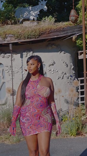 My new single #TheMiddle is officially out 🙈🙏🏾💙