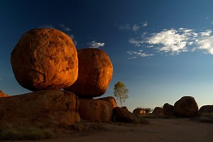 Devils Marbles (Karlu Karlu) | Uluru Australia Travel Guide