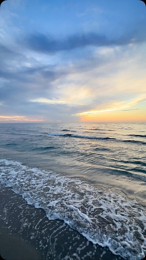 722 reactions · 21 comments | Sunrise over the Florida coast. #dramaticsky #coast #tranquilscene #travel #seascape #cloud #nature #sun #sand #florida #morning #sunrise #beach #beachvibes #beachlife #surf #waves #sunrisephotography #sunrisevideo #vacation #loveflorida #floridabeaches #blueskies #tropical #highlandbeach #bocaraton | Rob Kennedy | Facebook