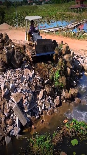 Extreme Precision! Dozer Pushes Rock Without Mistake #fblifestyle #construction #DumpTruck #Dozer #Bulldozer #HeavyEquipment | Bulldozer City