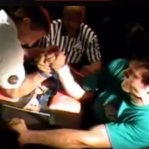 Devon Larratt v Ron Bath in one classic supermatch #armwrestling #armwrestler #devonlarrat #battle