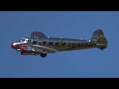 (RARE!) 85 Year old Lockheed Electra 10-A Amazing landing into West Melton Airfield (NZWL/WML)!