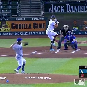 HOW did he do that!? 🤯 Mookie Betts with an 𝙪𝙣𝙗𝙚𝙡𝙞𝙚𝙫𝙖𝙗𝙡𝙚 throw to 3rd. 🎥: MLB | Sportsnet