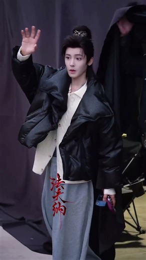 Makeup on December 21st I ve changed my phone case again You must have spent your salary o