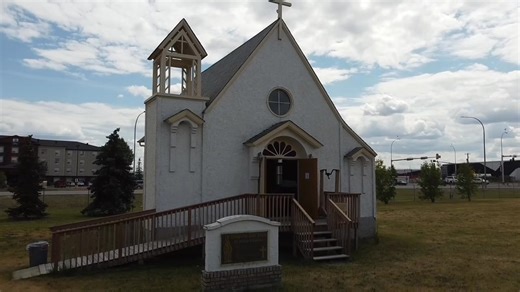 We’ve already shared the story of St. Anne’s bell—now here’s a closer look at the little church itself. ⛪💙 Built in 1932 in the Rife District under the leadership of Suzanne Fenouil Destrube, St. Anne’s Chapel was designed by her husband George and built by local hands on land donated by the Destrube family. When Highway 28 was upgraded in the 1960s, the chapel was moved to Bonnyville beside Bonnylodge. Its original steeple—once home to its bell—was removed to clear power lines, and a new bell 