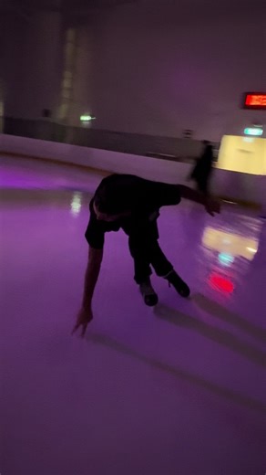 Amazing Ice Skating Tricks by a Pro