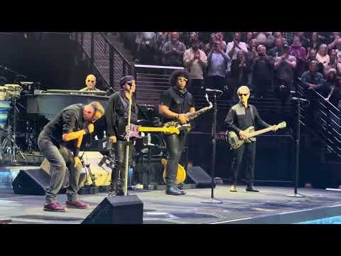 Bruce Springsteen & E Street Band - Band Intro/Tenth Avenue Freeze-Out (Minneapolis, MN - 3/31/2026)