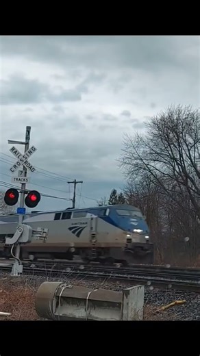 Amtrak 48 lakeshore, limited Passes mile post 38 in Dunkirk New York