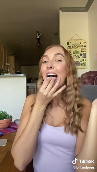 Who says you can’t play with your food? 😉 #lolliandpops #candy #testing #uniquecandy #trythis #viral #cotd #tastetest #paint #diy #sour #smiling