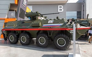 俄罗斯"ARMY-2017"军事展会中亮相的BTR87轮式装甲车和新型虎式装甲车