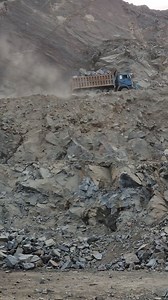 Heavy Duty Dump Truck Transporting Big Rocks | Dangerous Mountain Mining Road to Crushing Plant Watch this intense heavy duty mining operation as a powerful dump truck transports massive rocks from a mining site to the crushing plant. The truck moves through extremely dangerous mountain roads, showing real off-road skills, heavy machinery power, and high-risk rock transportation. This video captures: Heavy duty dump truck performance Big rock transportation Dangerous mountain mining roads Real m