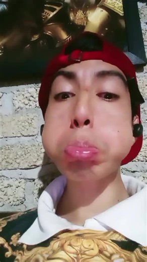 ahuevo mi cancion y con mi cara la combinación perfecta. :)