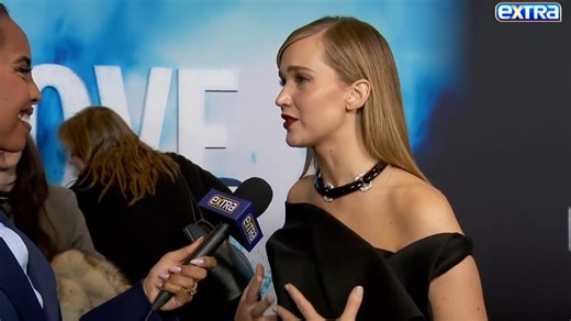 Jennifer Lawrence shares how she and "Die My Love" co-star Robert Pattinson BONDED as new parents. 🥰 | Extra