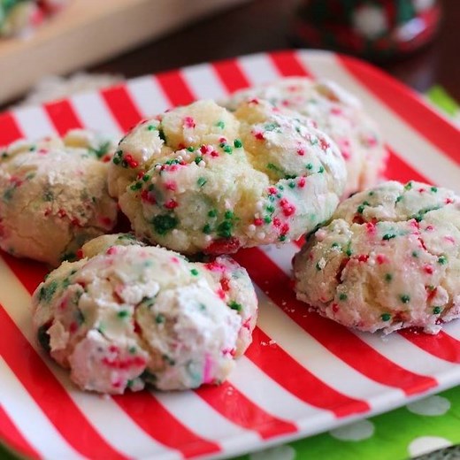 17M views · 10K reactions | These CHRISTMAS GOOEY BUTTER COOKIES are...