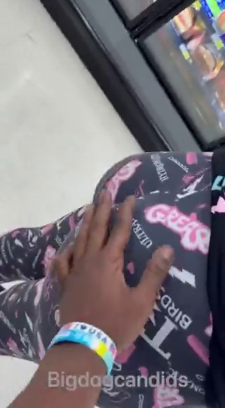 2:33 phat ass jiggly pawg spider swipe