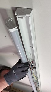 Fluorescent Tubes Banned what will you fit instead? With the phasing out of fluorescent tubes, electricians need a replacement for the popular batten-style fittings. =AD= Learn more about the Robus SPEEDBEAM PLUS http://hub.efixx.co.uk/robus-speedbeam-plus #electricians #lighting | EFIXX