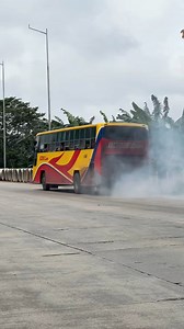 758K views · 4.9K reactions | Kala ko chill na convoy lang ng mga galing Bicol ng biglang may paparating na hindi normal ang usok. Sana nakarating ka pa rin sa terminal.  Mukhang galing to sa local body nilagay sa kaha ng SR. Tingin nyo? #Bobis #Penafrancia #Raymond #SouthRoad #Bicol #Convoy #Markstopover | Markstopover | Facebook