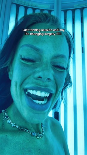 Ashley Clark Huffman (@trashley_anonymous)’s video of Face Tanner