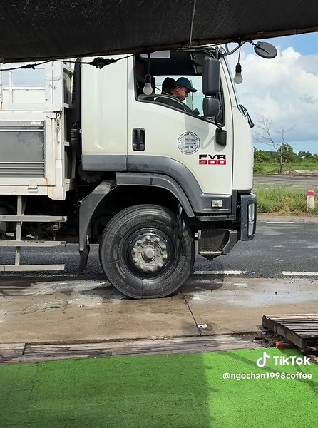 Chiều nay em off sớm hẹn gặp ae ở Sao Mai nhé 😋#1998coffeecup