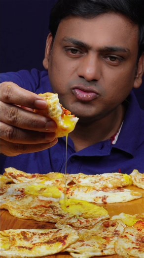 Itne saare Ande ek saath? 😱 35 Egg Half Fry Challenge! #shorts #eggfry #mukbang #asmr