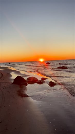 Tonight’s sunset over Lake Huron 👌🏽 October 29 2025 Kincardine, Lake Huron | West Shore