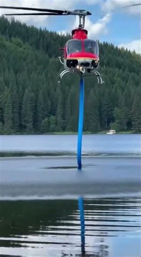 Firefighting Helicopter Refills Water Mid-Air! 🚁💦