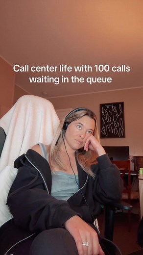 Call Center Life: Managing 100 Calls in the Queue